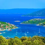 Sine With Amazing Sea Panorama فيلة Vinišće