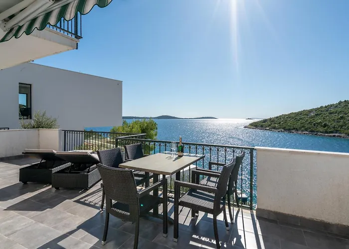 Sine With Amazing Sea Panorama Villa Vinišće