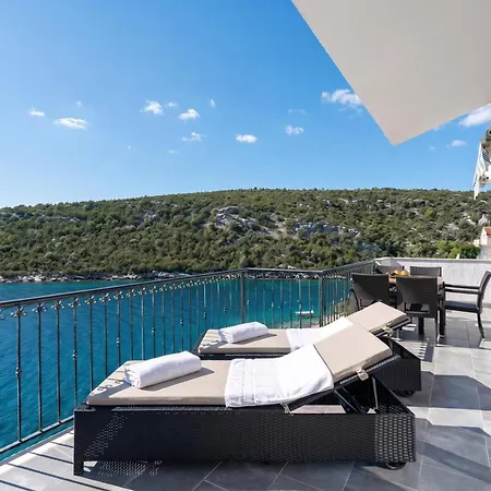 Pool Sine /w Panoramic Sea View فيلة